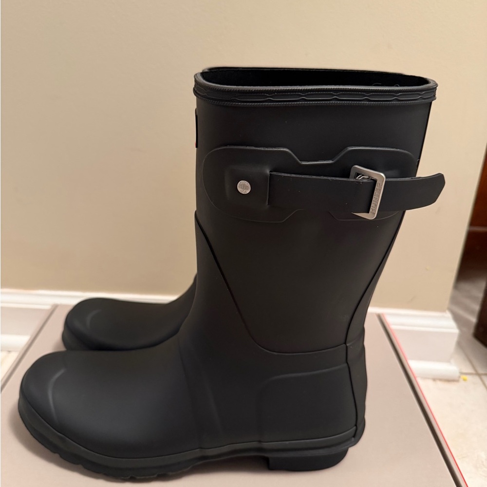 NEW Hunter Classic Black Short-O Boots - 10 - Picture 2 of 5
